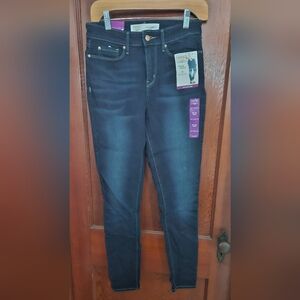 NWT Levi's Mid-rise Skinny Jean Sz 6